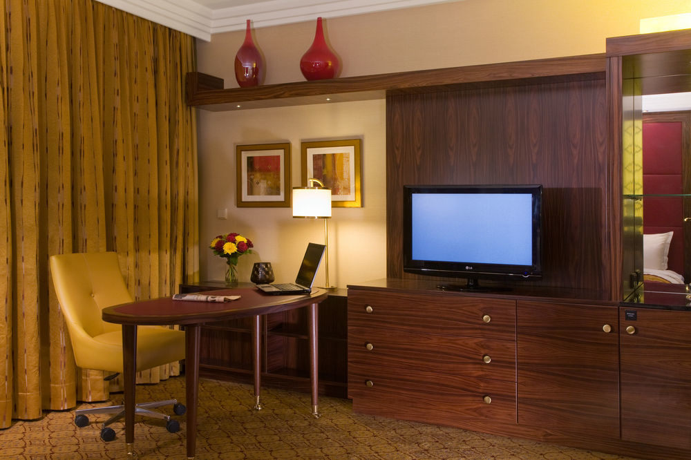 Renaissance Moscow Monarch Centre Hotel Room photo